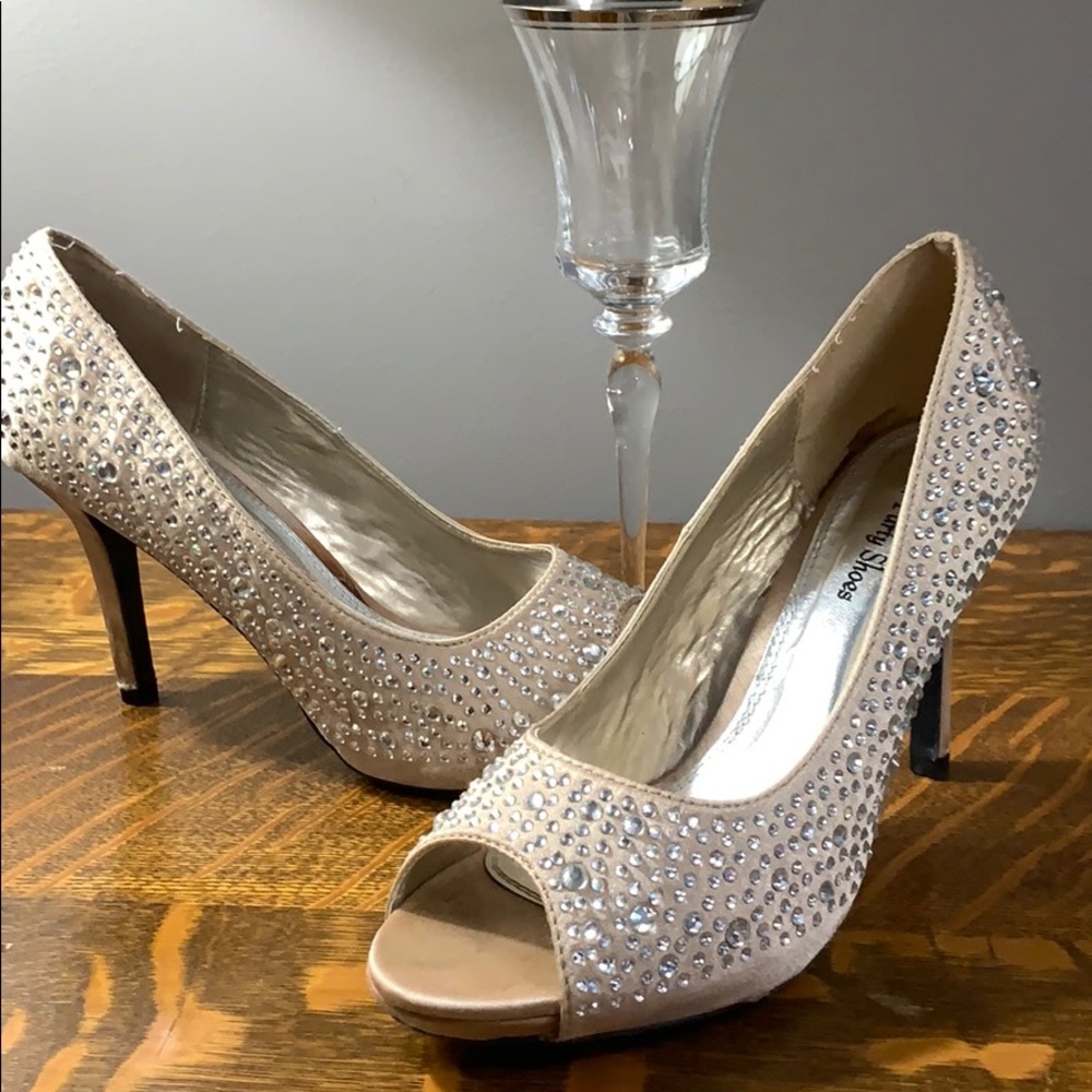 Your Party Shoes gold tone jeweled 3.5 inch heels